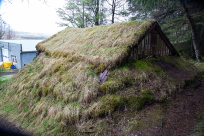 051723 Skaftarstofa sod hut